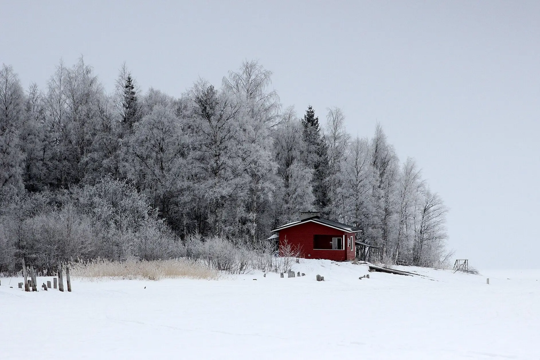 Een kleine sauna op het eiland Varjakansaari in Oulu, Finland